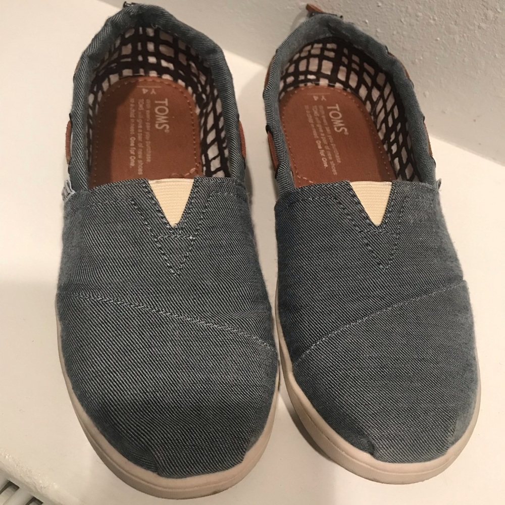 Women’s Denim Toms.